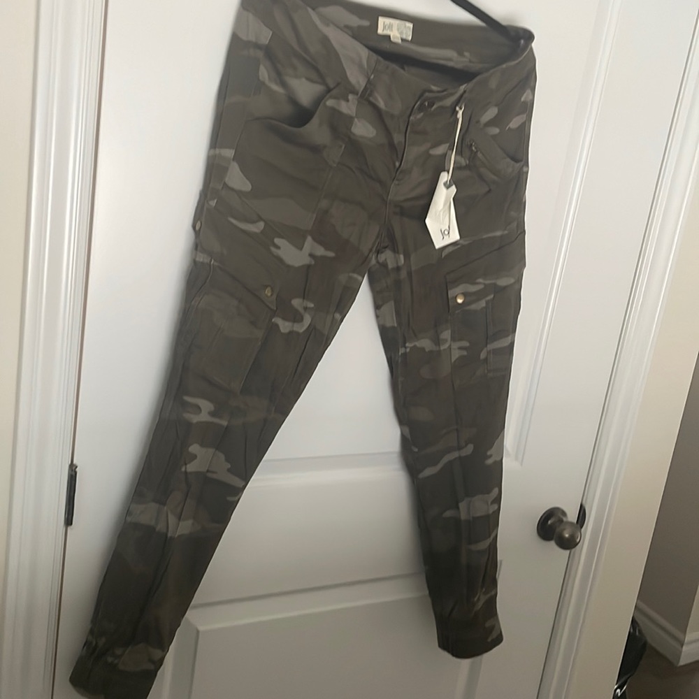 Grey pattern pants